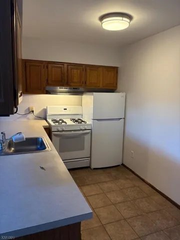 $2,200 | 2 Falkenstein Drive, Unit 6, Vernon, NJ 07462