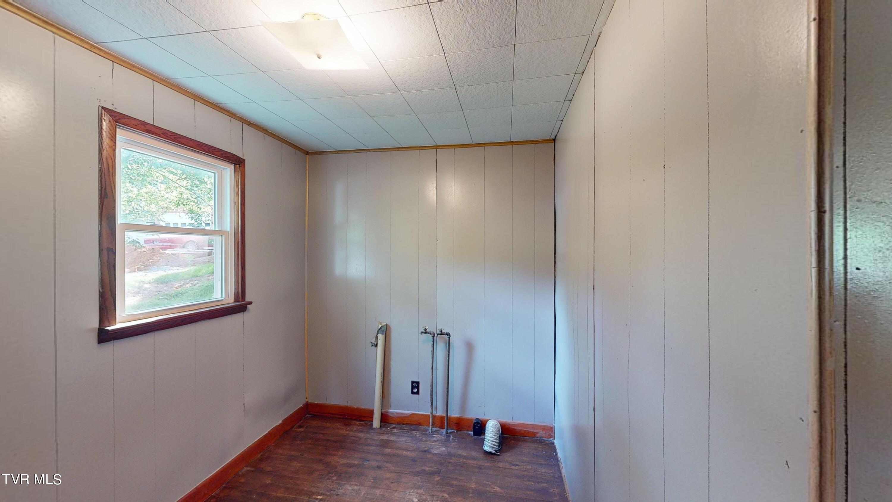 103 Ug Buckles Road Elizabethton, TN 37643 - Photo 20 of 28 Laundry Room