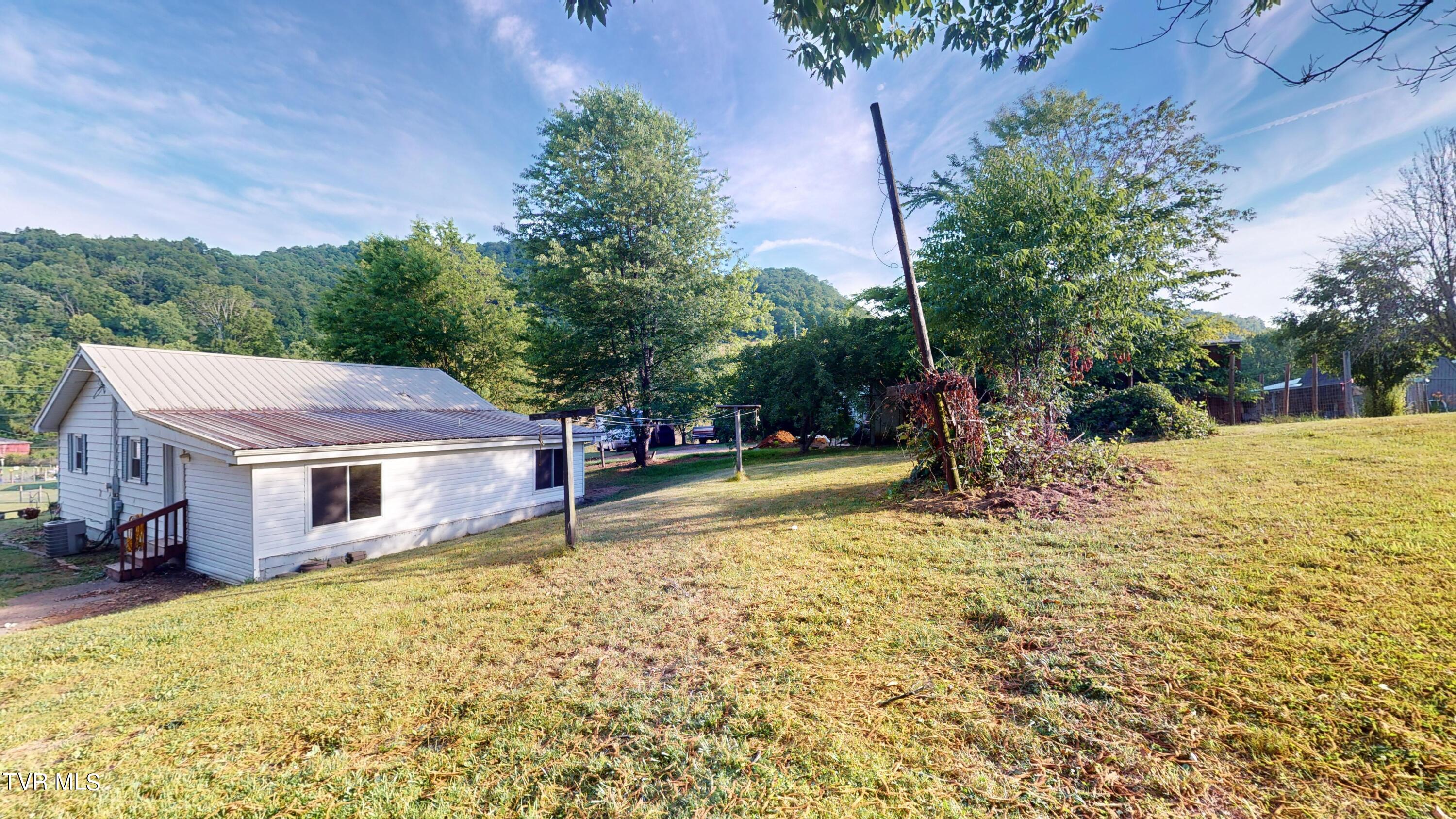 103 Ug Buckles Road Elizabethton, TN 37643 - Photo 7 of 28 103-UG-Buckles-Rd-06202024_154839
