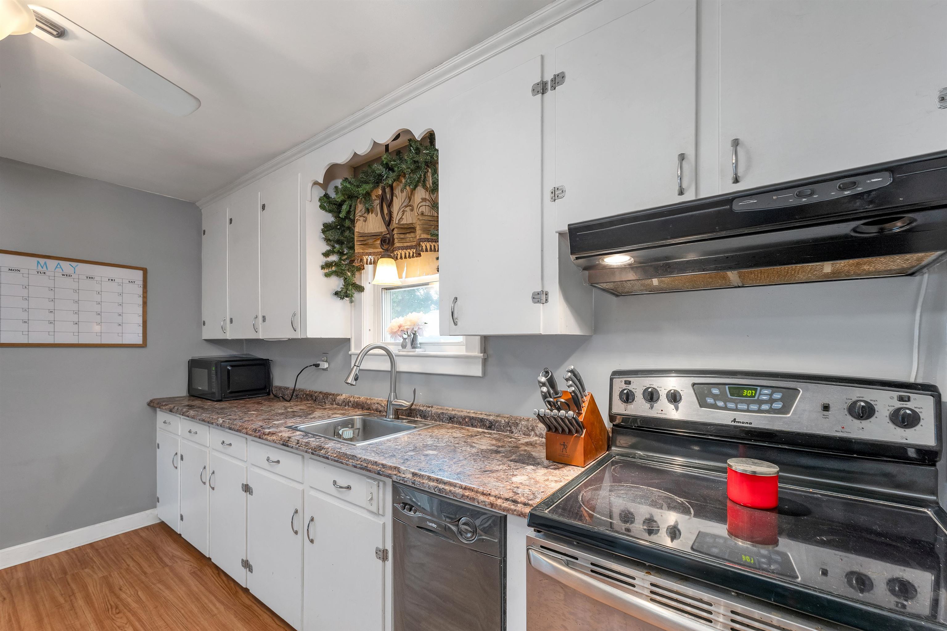 190 Anthony Street Manchester, NH 03103 - Photo 4 of 45 Gallery Image 4