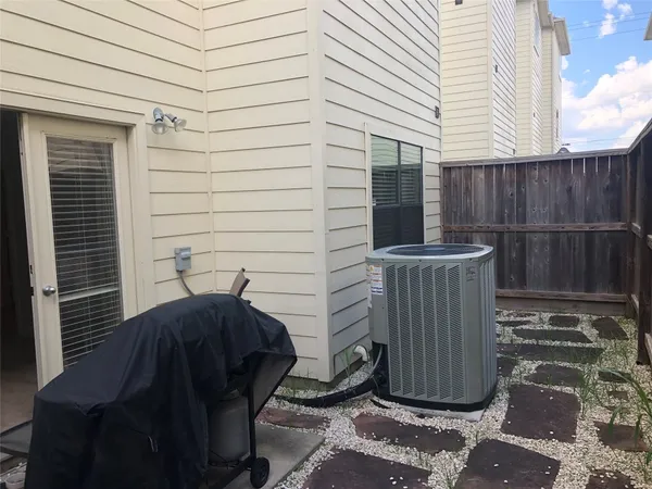 $2,350 | 3656 Main Plaza Drive, Houston, TX 77025