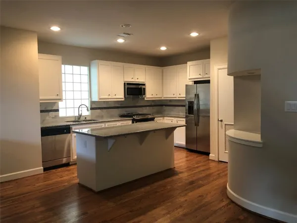 $2,350 | 3656 Main Plaza Drive, Houston, TX 77025