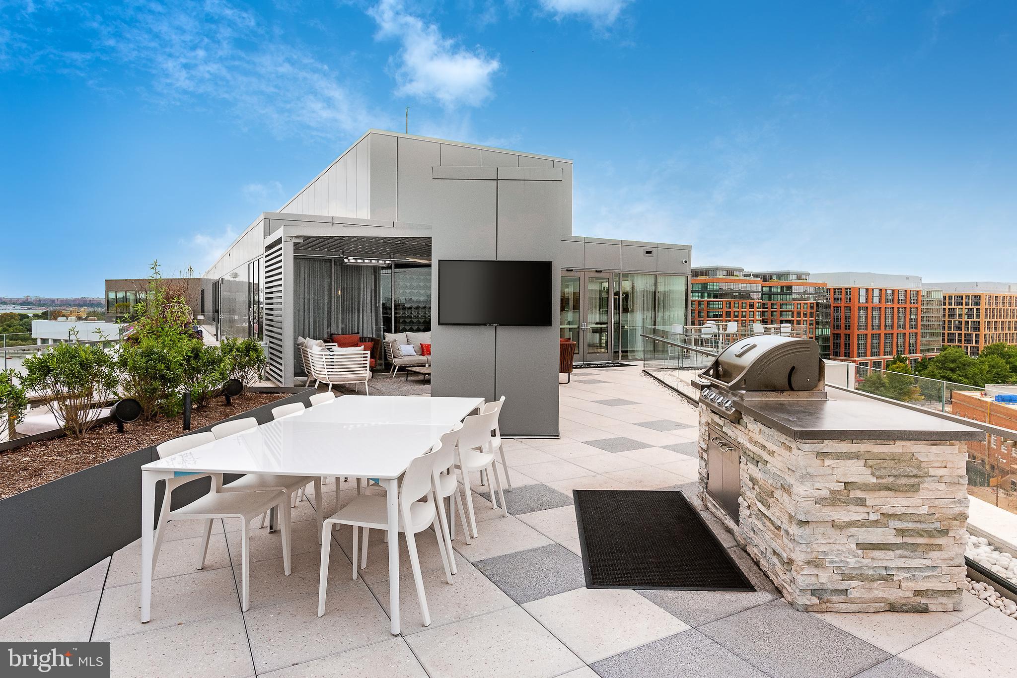 900 7th Street Southwest, Unit PH04 Washington, DC 20024 - Photo 9 of 25 a view of a patio with dining table and chairs
