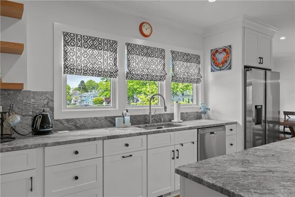 $5,500 | 109 Carroll Avenue, Newport, RI 02840