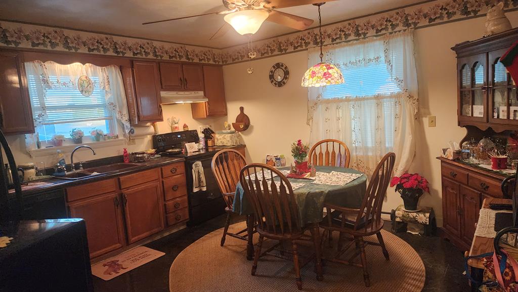 831 James Street Roaring Spring, PA 16673 - Photo 11 of 47 Dining in Kitchen