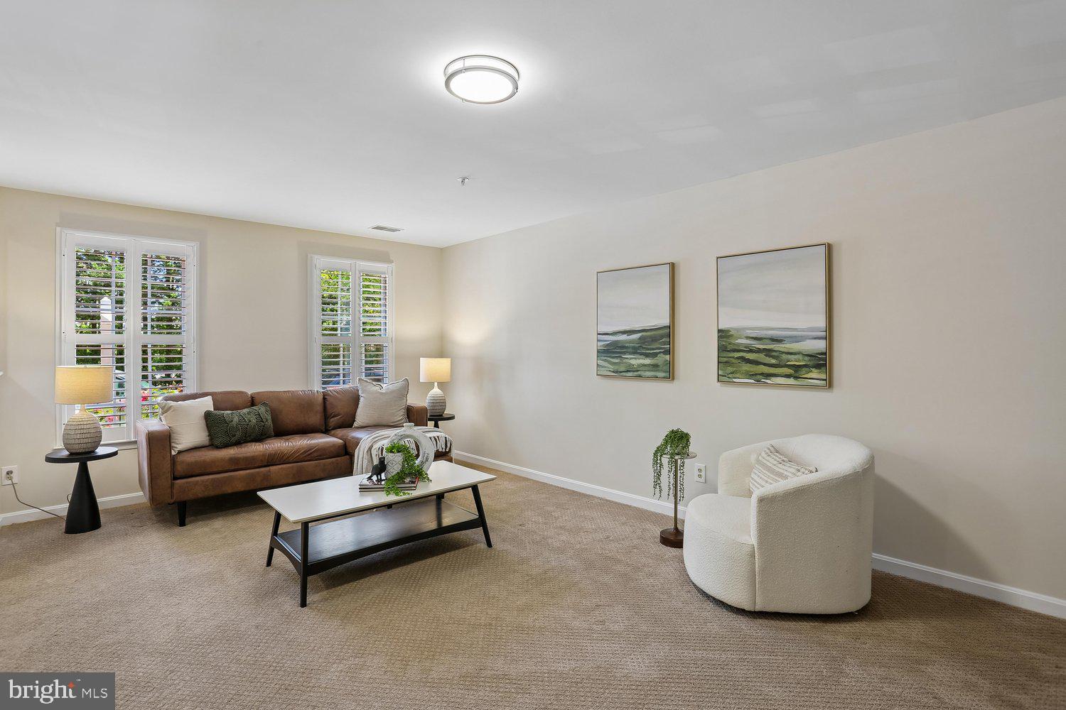 536 Tschiffely Square Road Gaithersburg, MD 20878 - Photo 38 of 43 Spacious great room w/ recessed lighting