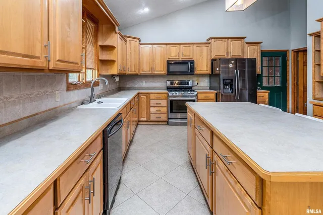 $365,000 | 125 Princess Lane, Carbondale, IL 62901