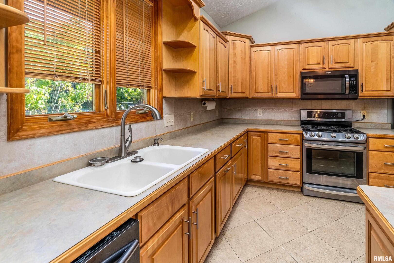 125 Princess Lane Carbondale, IL 62901 - Photo 13 of 64