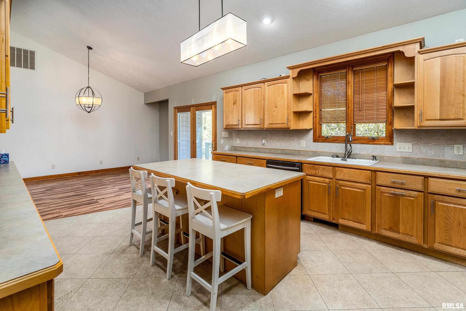 125 Princess Lane Carbondale, IL 62901 - Photo 15 of 64