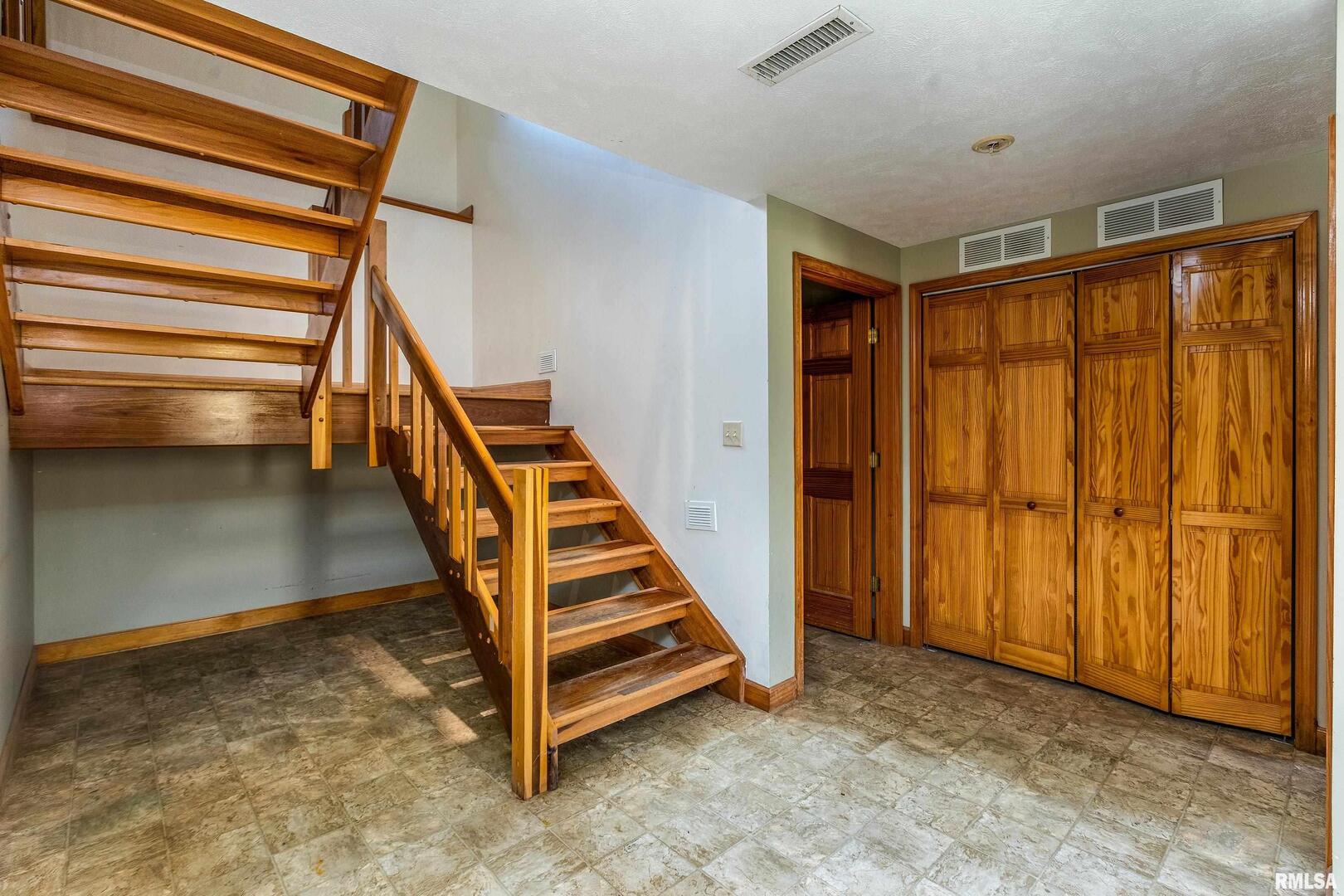 125 Princess Lane Carbondale, IL 62901 - Photo 26 of 64