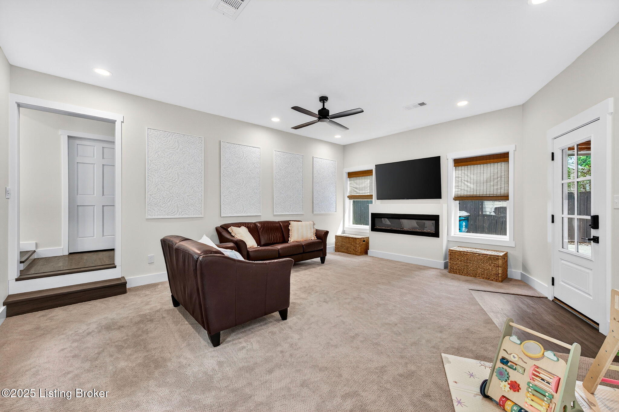 7204 Greenlawn Road Louisville, KY 40222 - Photo 33 of 50 Living/Playroom