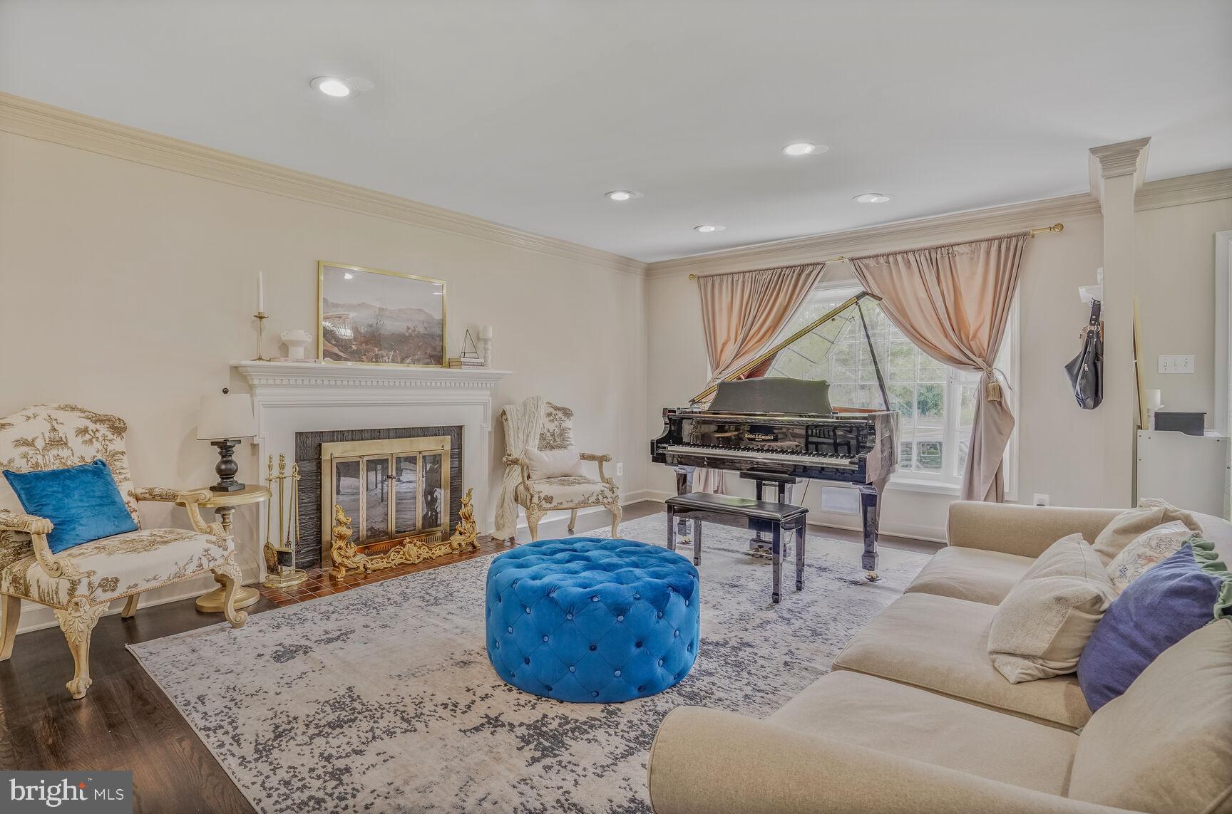 3404 Ramsgate Terrace Alexandria, VA 22309 - Photo 14 of 50 Open concept living room