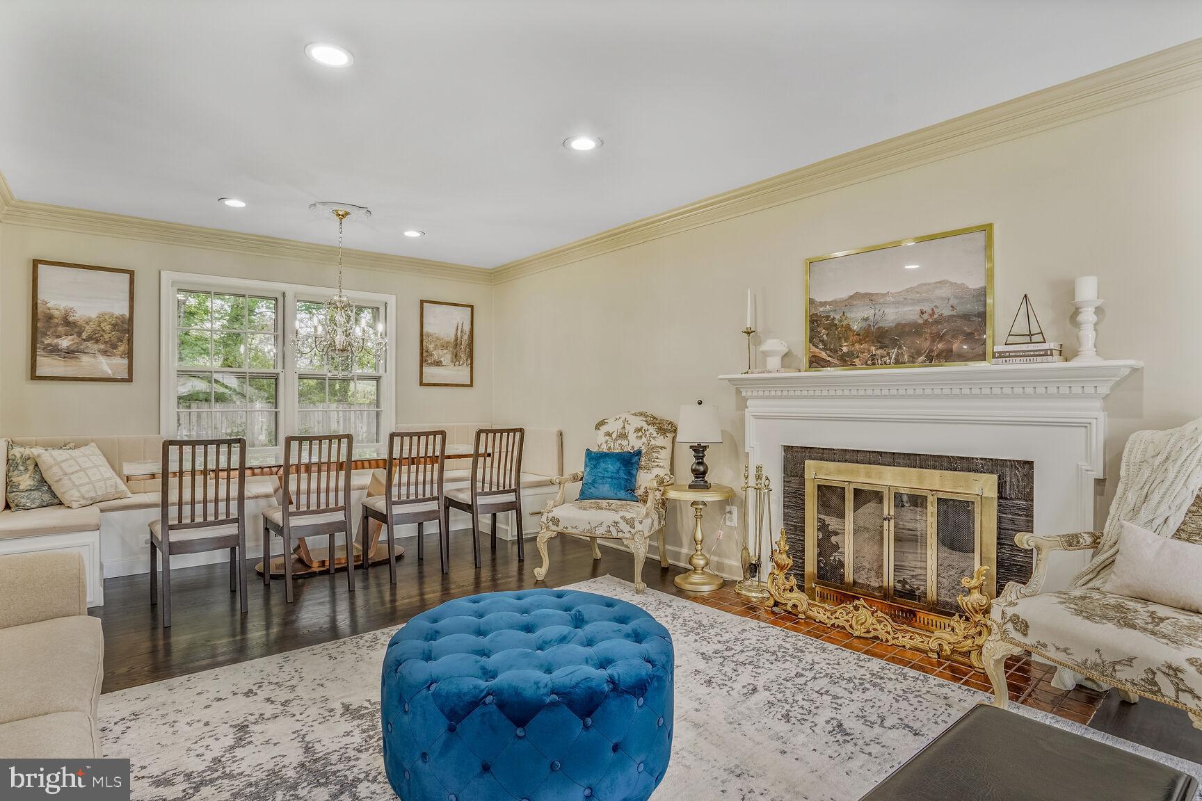 Banquette dining