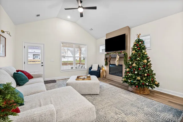 $2,600 | 579 Centre Street, Pleasant View, TN 37146