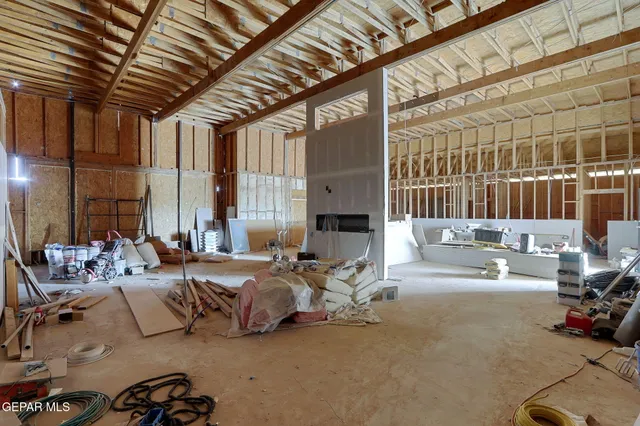 $400,000 | 13961 Santa Fe Trail, El Paso, TX 79938