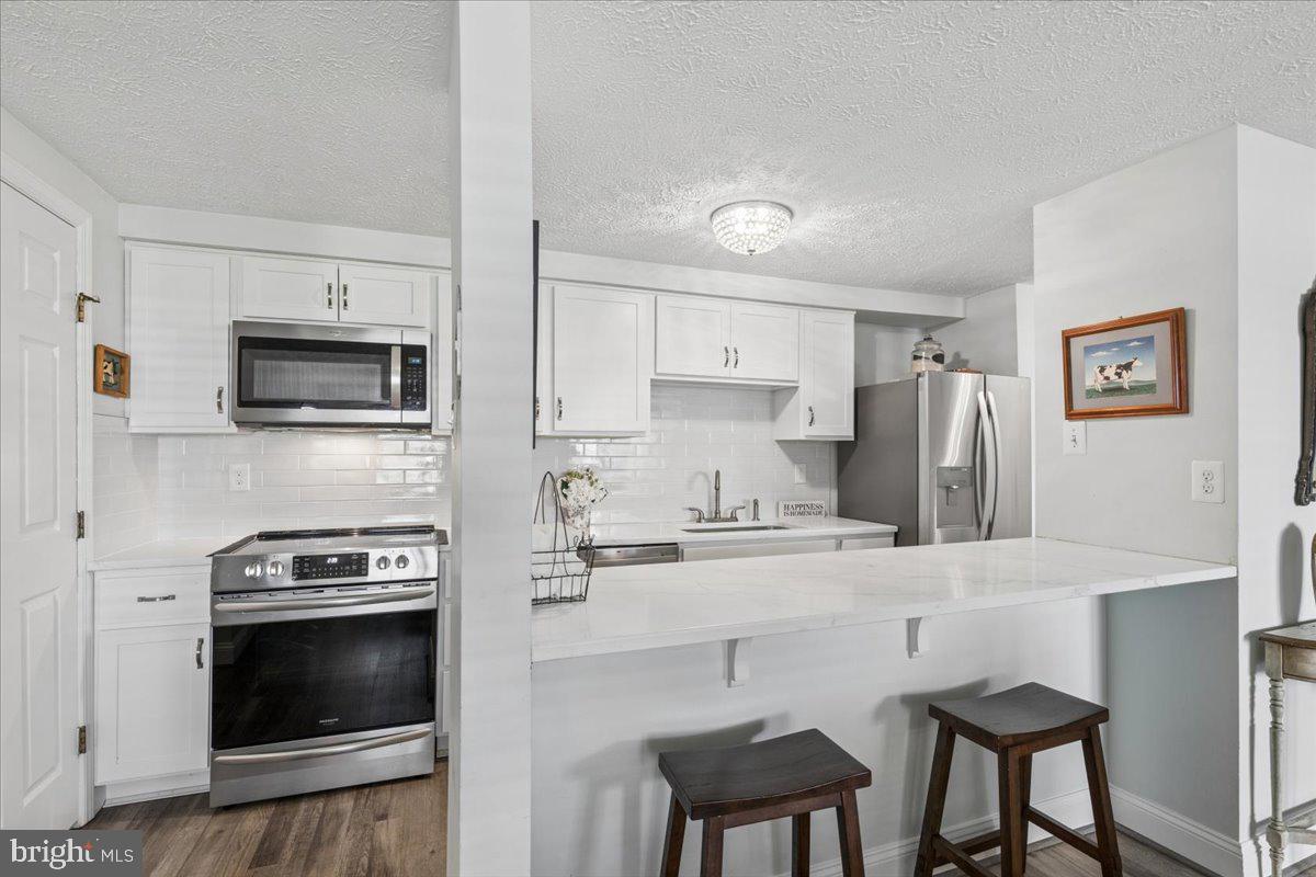 625 Deering Road, Unit 2A Pasadena, MD 21122 - Photo 5 of 32 Nice Breakfast Bar