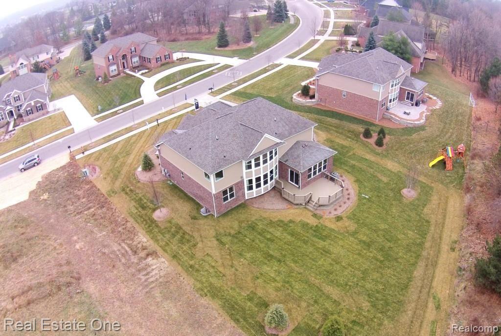 6918 Oakhurst Ridge Road Clarkston, MI 48348 - Photo 9 of 47 BACK