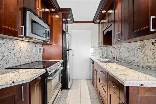 $1,900 | 900 Northeast 18th Avenue, Unit 907, Fort Lauderdale, FL 33304