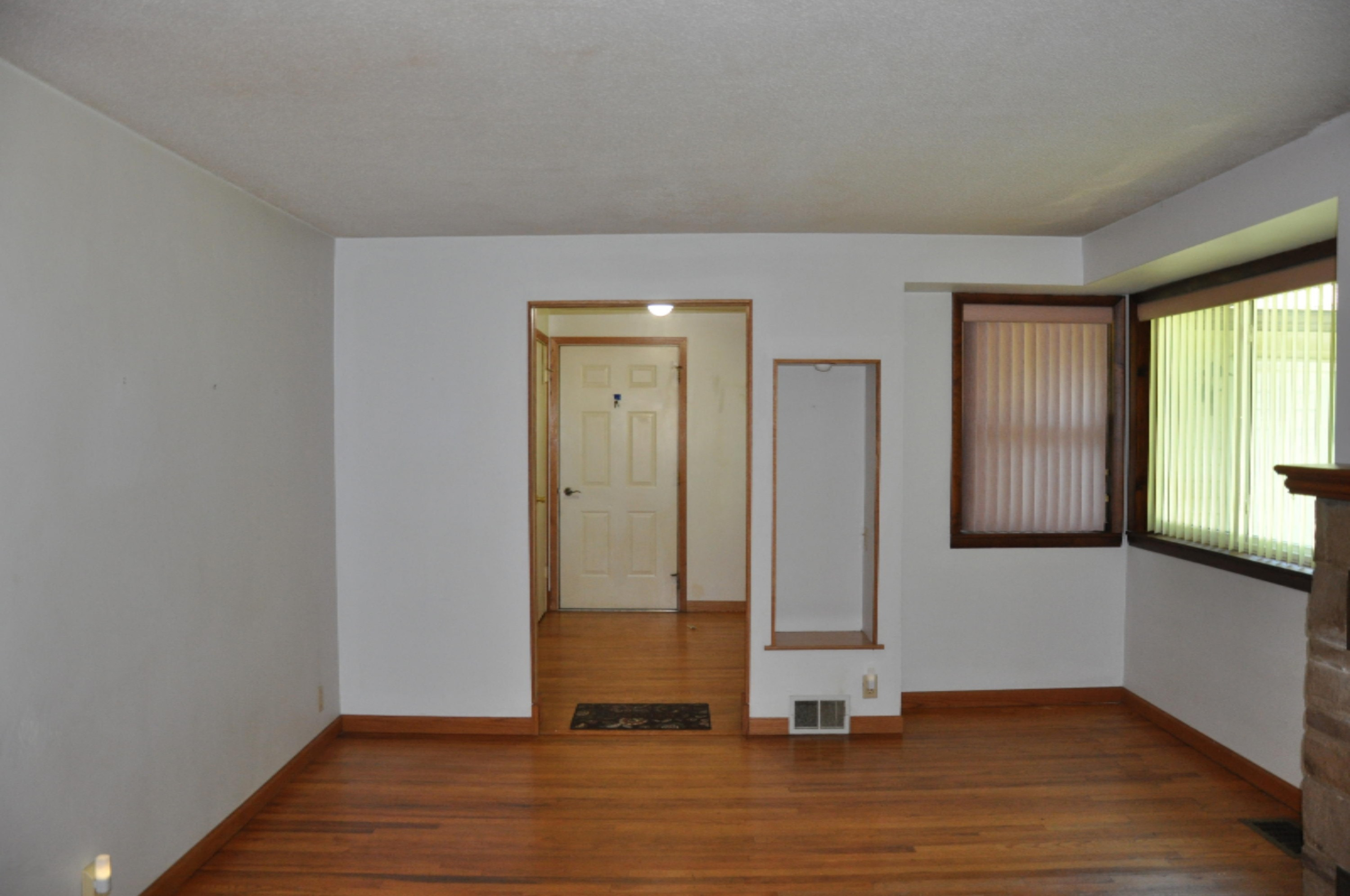18150 North Fruitport Road Spring Lake, MI 49456 - Photo 18 of 41 13-Living Room