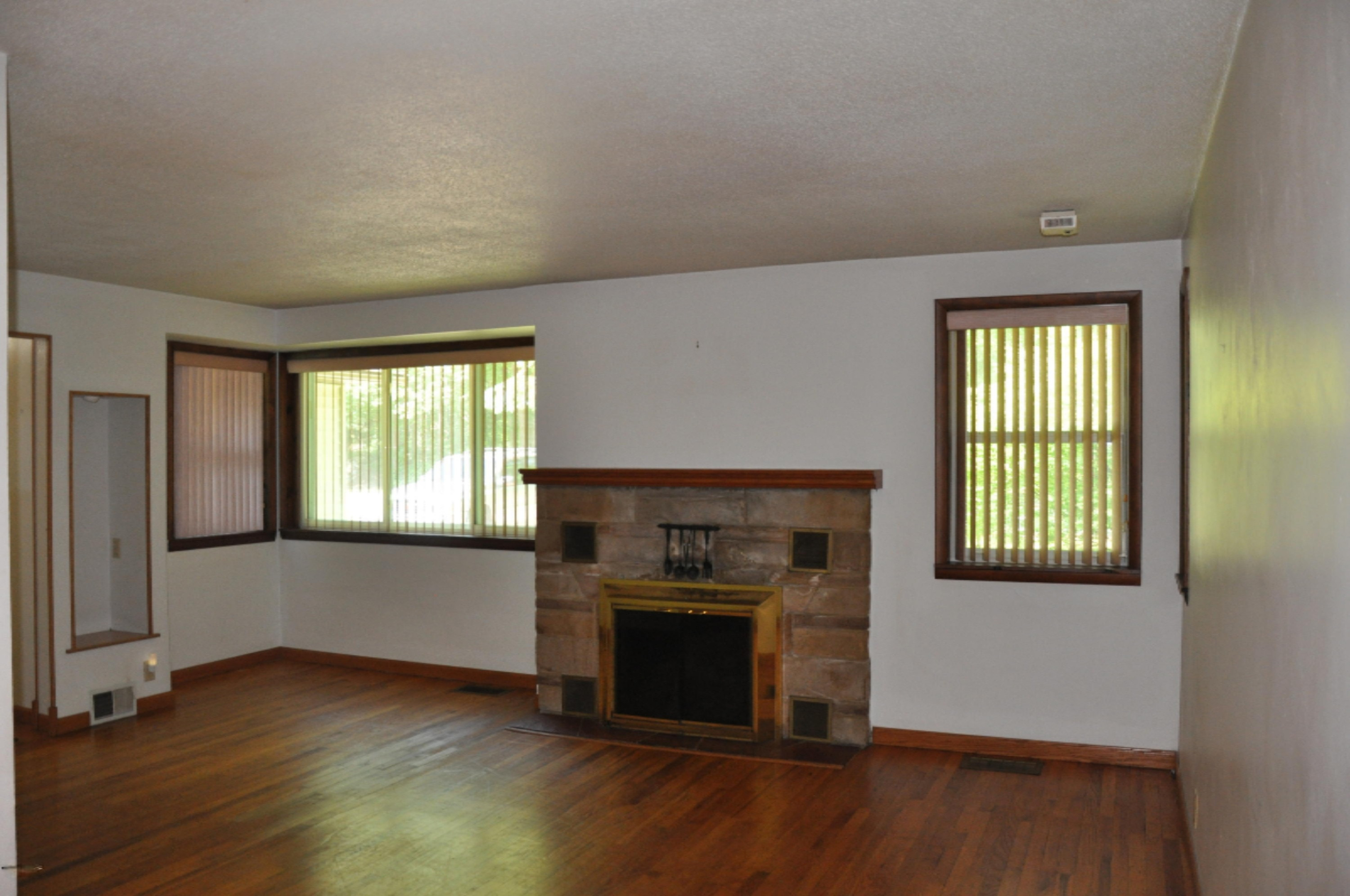 18150 North Fruitport Road Spring Lake, MI 49456 - Photo 19 of 41 14-Living Room