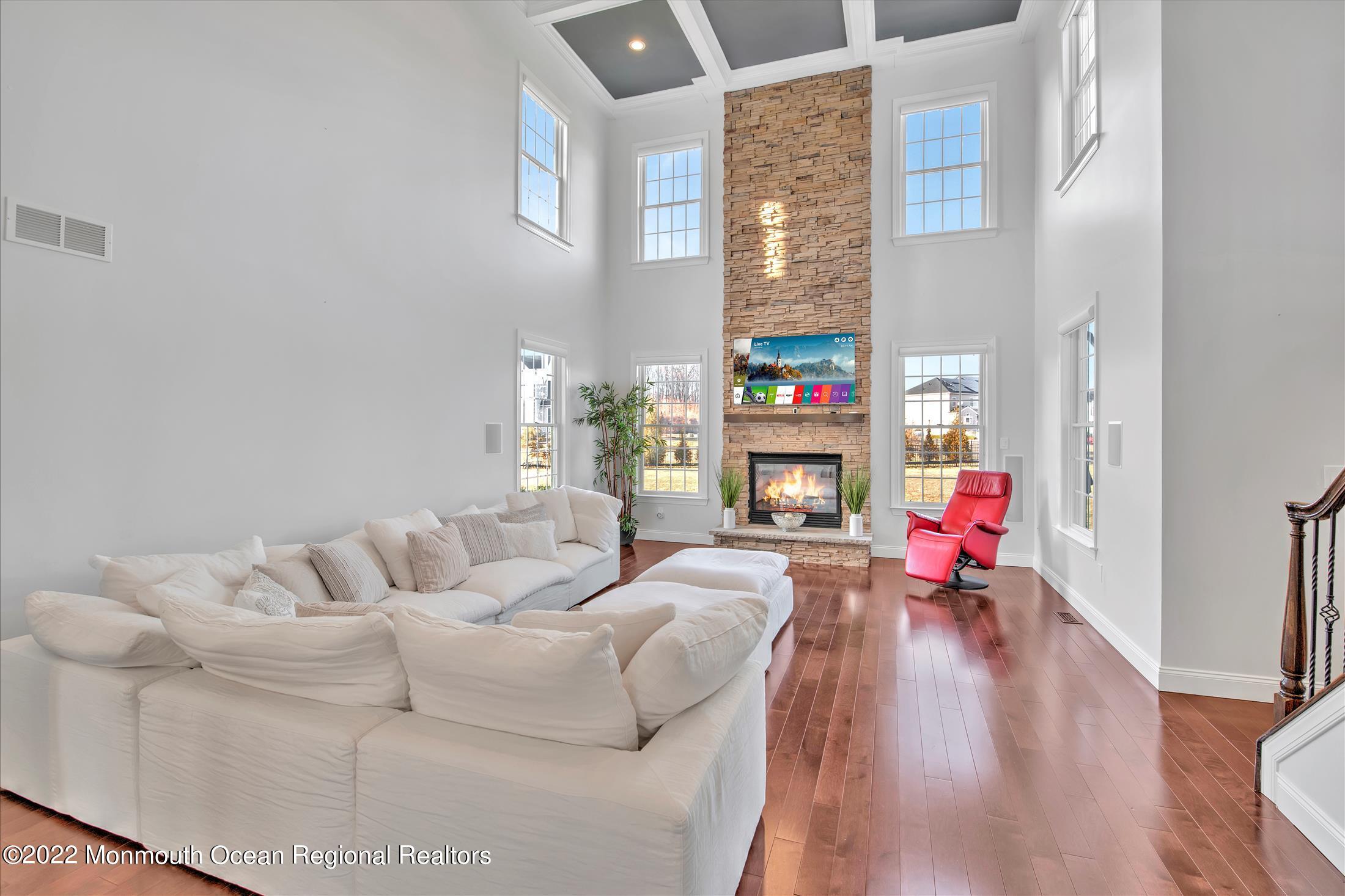 33 Weathervane Circle Cream Ridge, NJ 08514 - Photo 16 of 54 33FAMILYROOM1