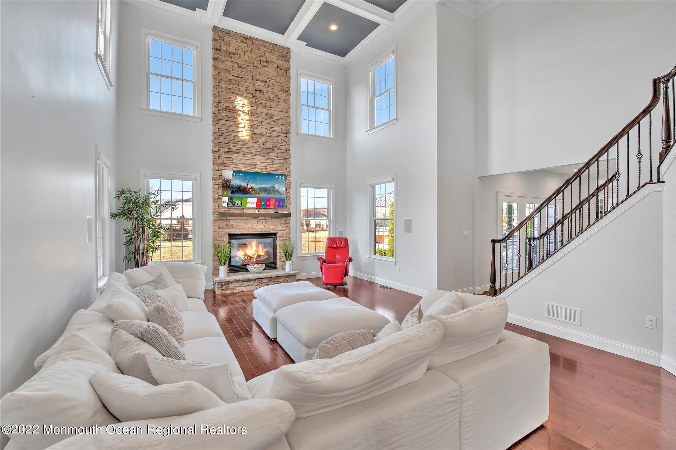 33 Weathervane Circle Cream Ridge, NJ 08514 - Photo 17 of 54 33FAMILYROOM2