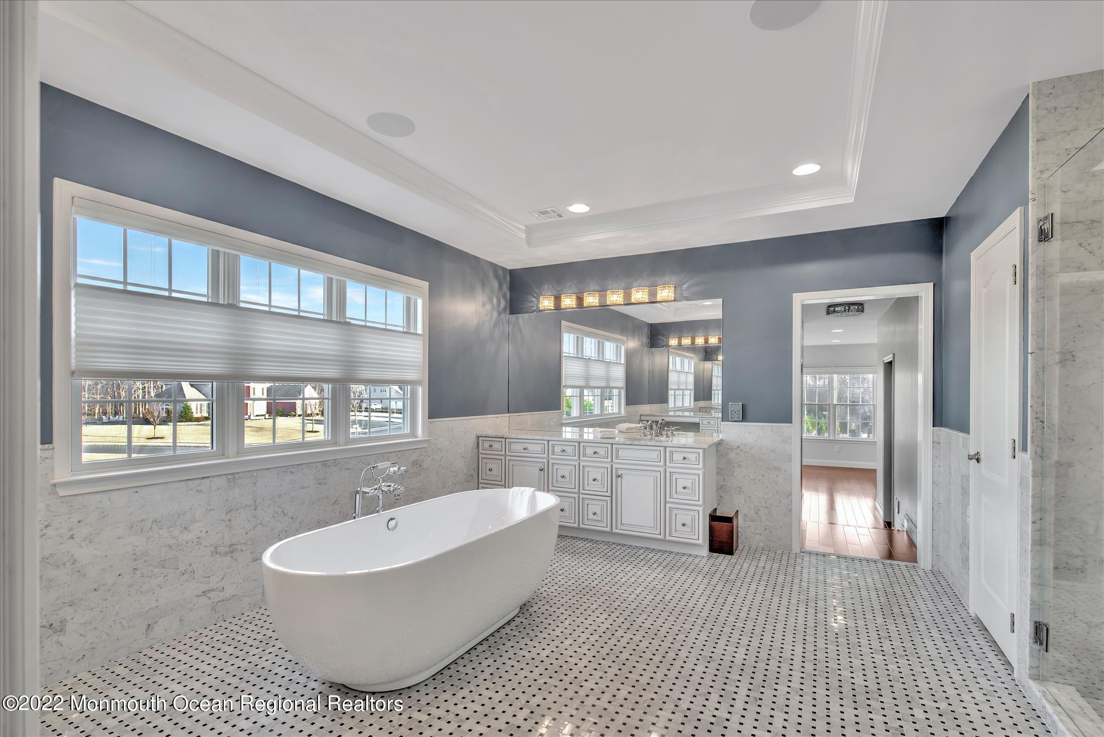 33 Weathervane Circle Cream Ridge, NJ 08514 - Photo 39 of 54 33MASTERBATH1