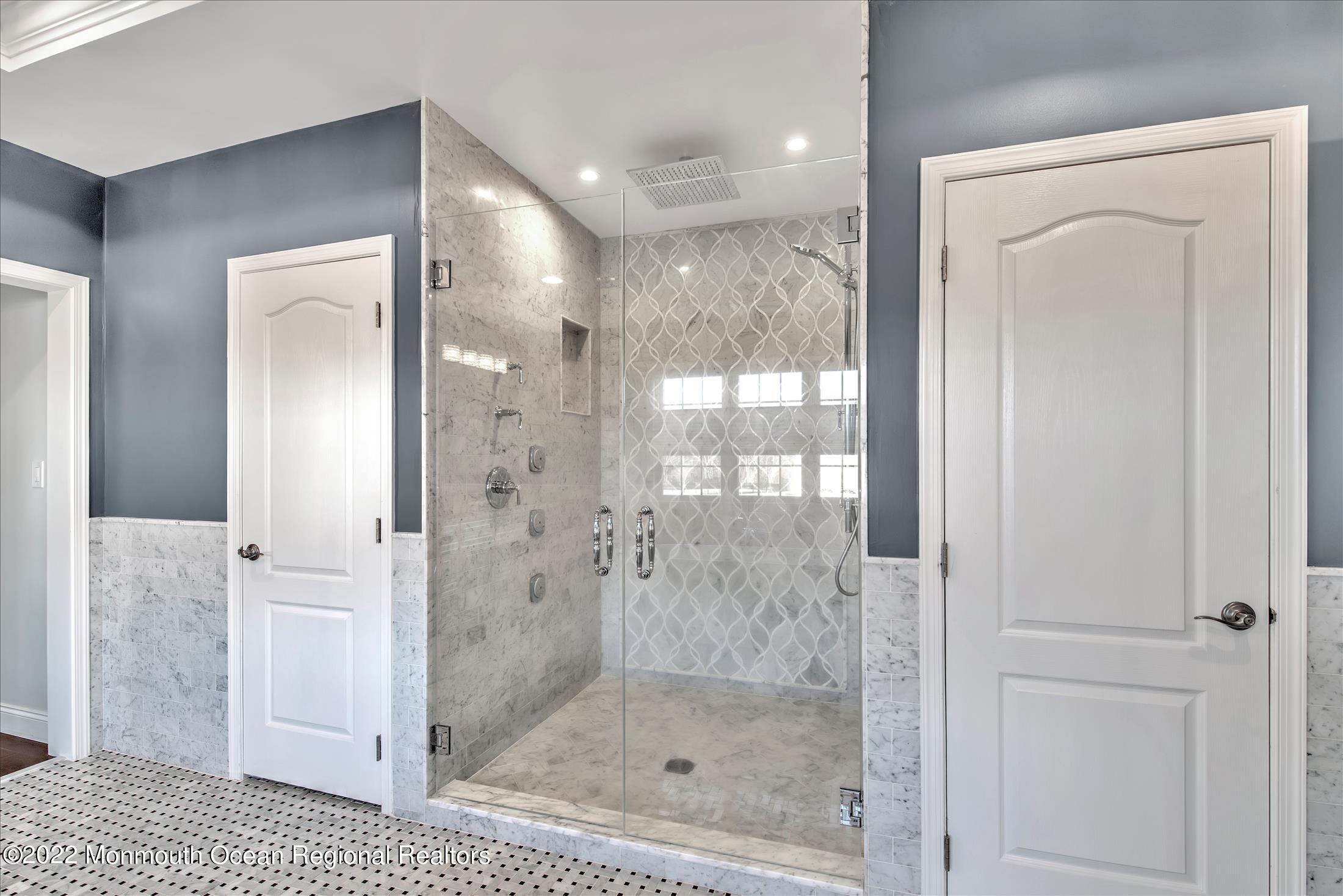 33 Weathervane Circle Cream Ridge, NJ 08514 - Photo 41 of 54 33MASTERBATH2