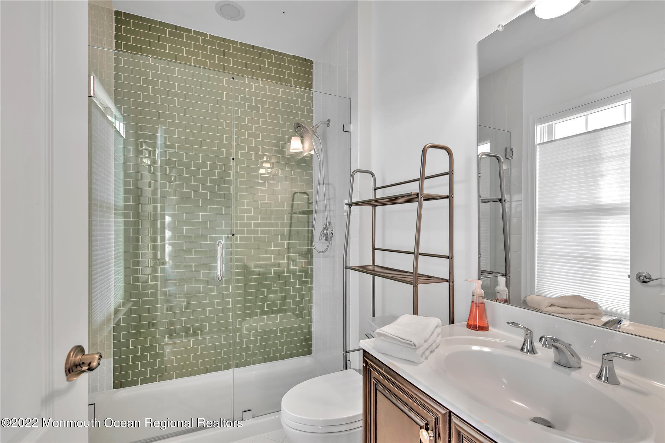 33 Weathervane Circle Cream Ridge, NJ 08514 - Photo 43 of 54 33bath4