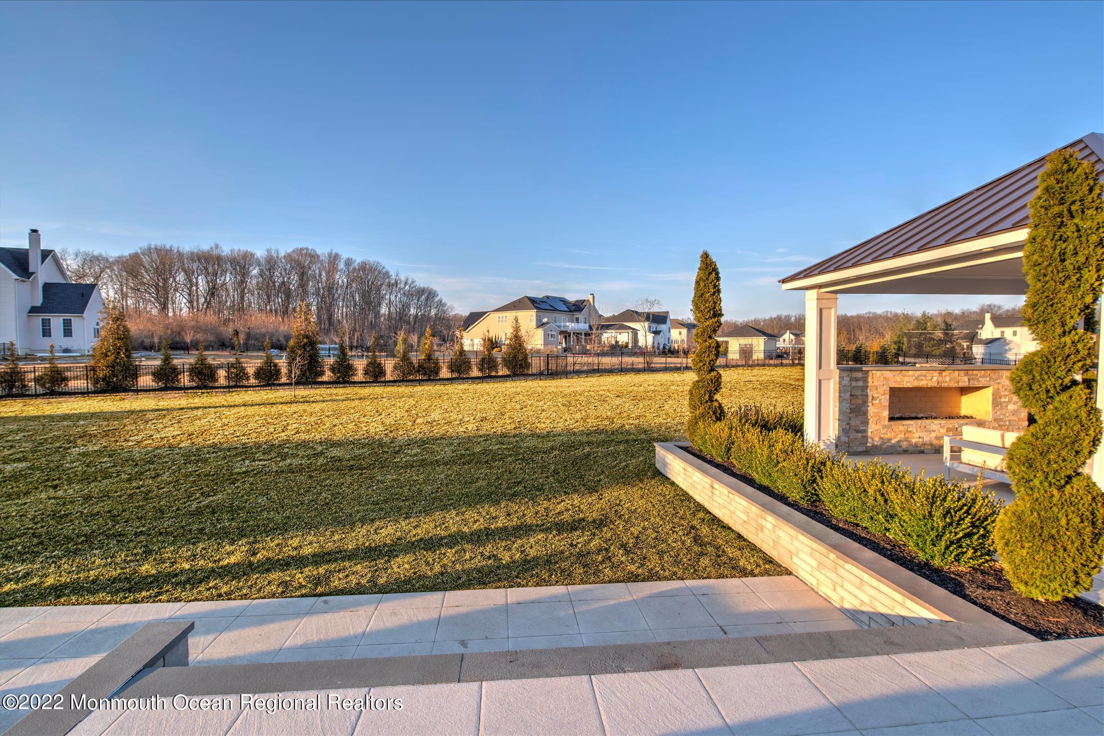 33 Weathervane Circle Cream Ridge, NJ 08514 - Photo 54 of 54 33backstraight