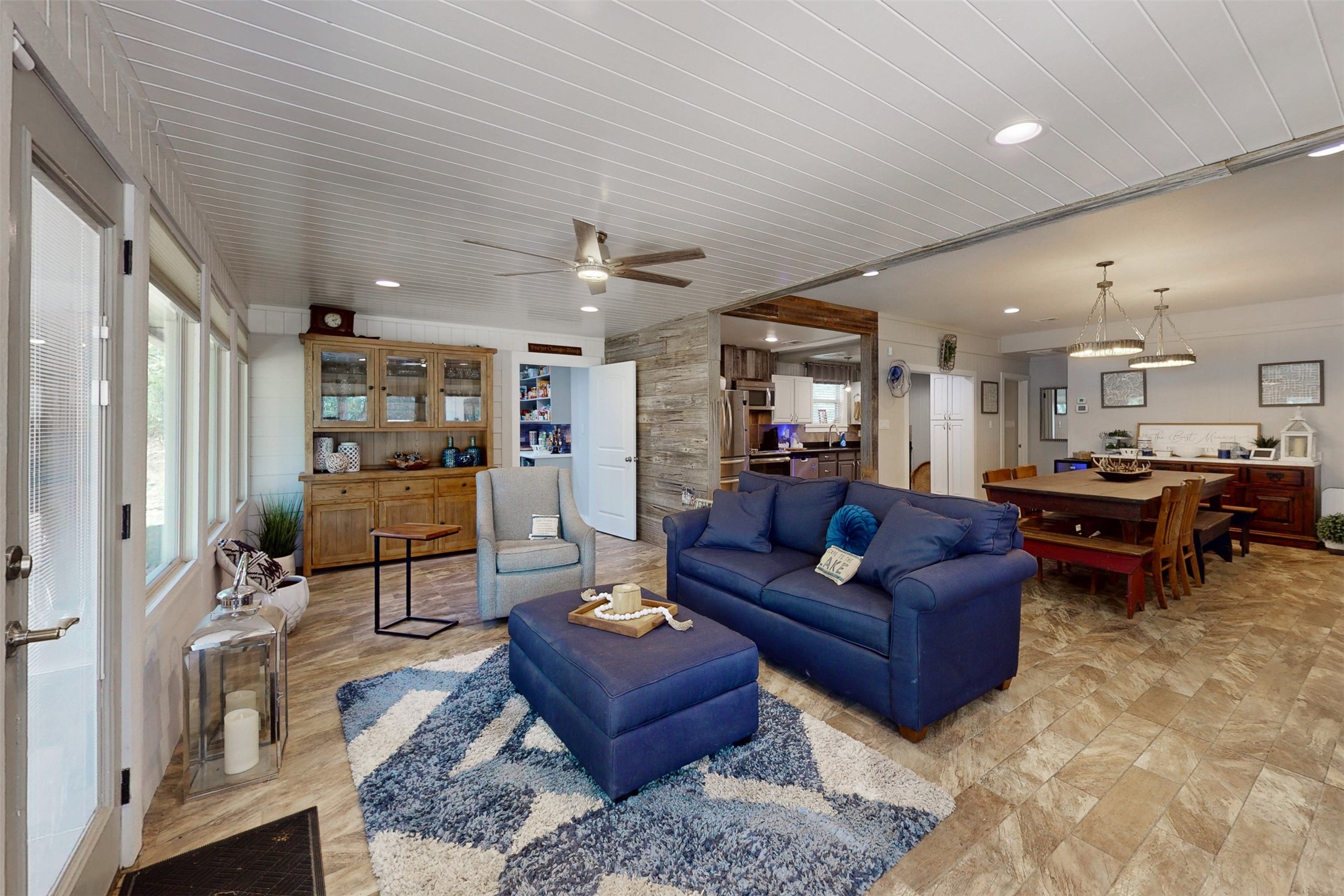 11092 Riley Green Road, Unit 121 Franklin, TX 77856 - Photo 15 of 26 Sunroom