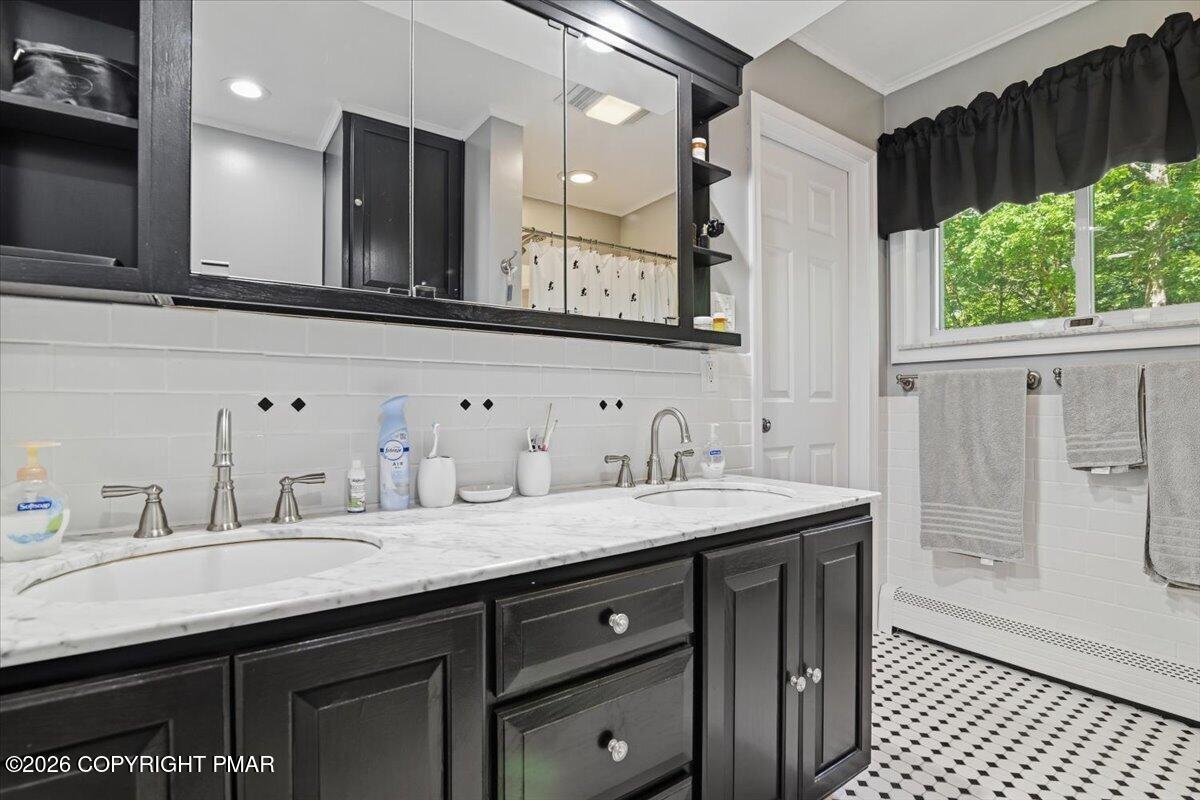 8188 Oak Ridge Lane Cresco, PA 18326 - Photo 37 of 52 48-036_DSC_2249