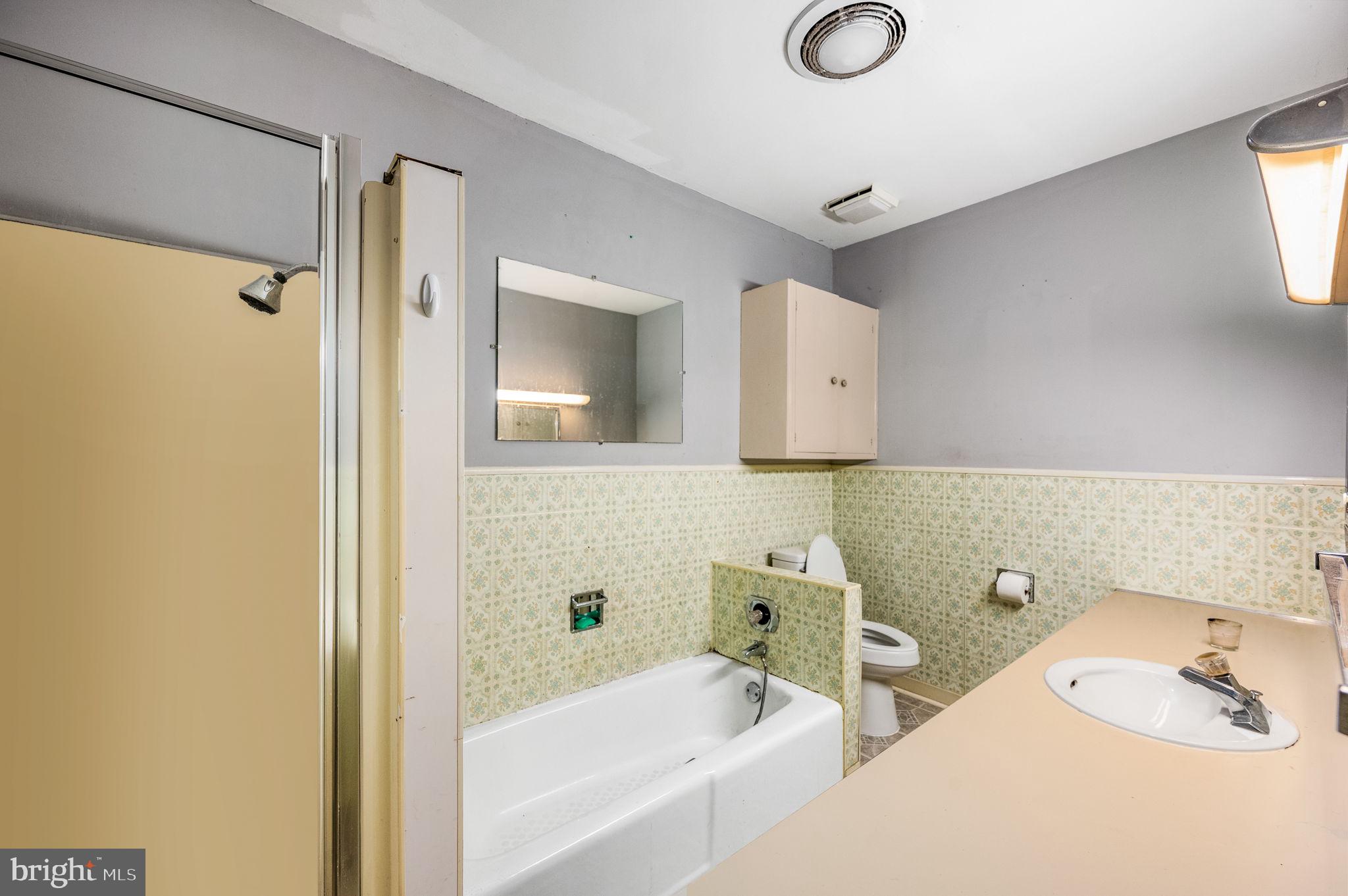 161 Clymer Street Reading, PA 19602 - Photo 37 of 53 Apt 3 Full Bath
