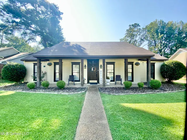 $318,000 | 108 Honeysuckle Lane, Ridgeland, MS 39157