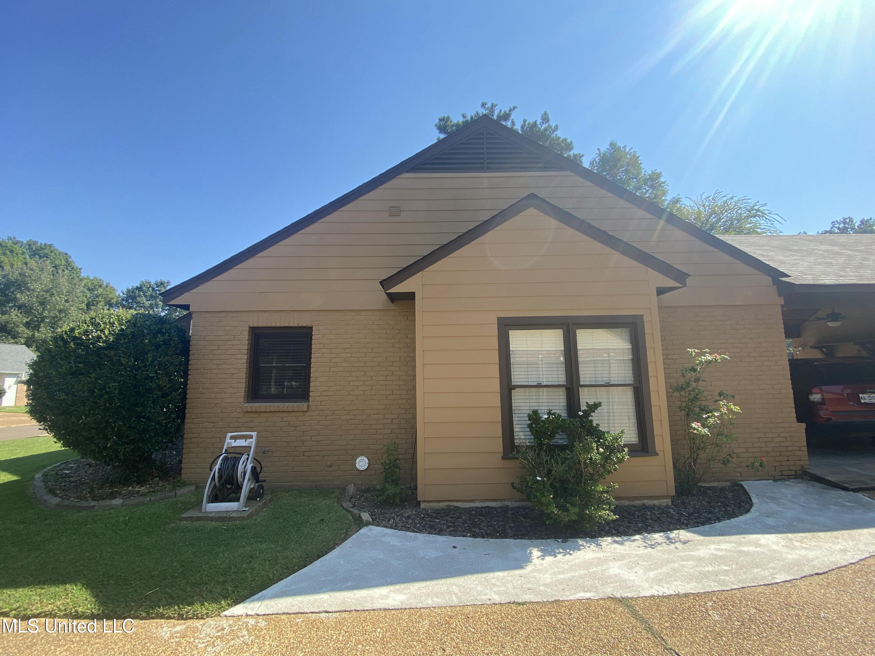 108 Honeysuckle Lane Ridgeland, MS 39157 - Photo 21 of 29 554B57BE-CE5F-4A74-85F8-1D41FFD62697