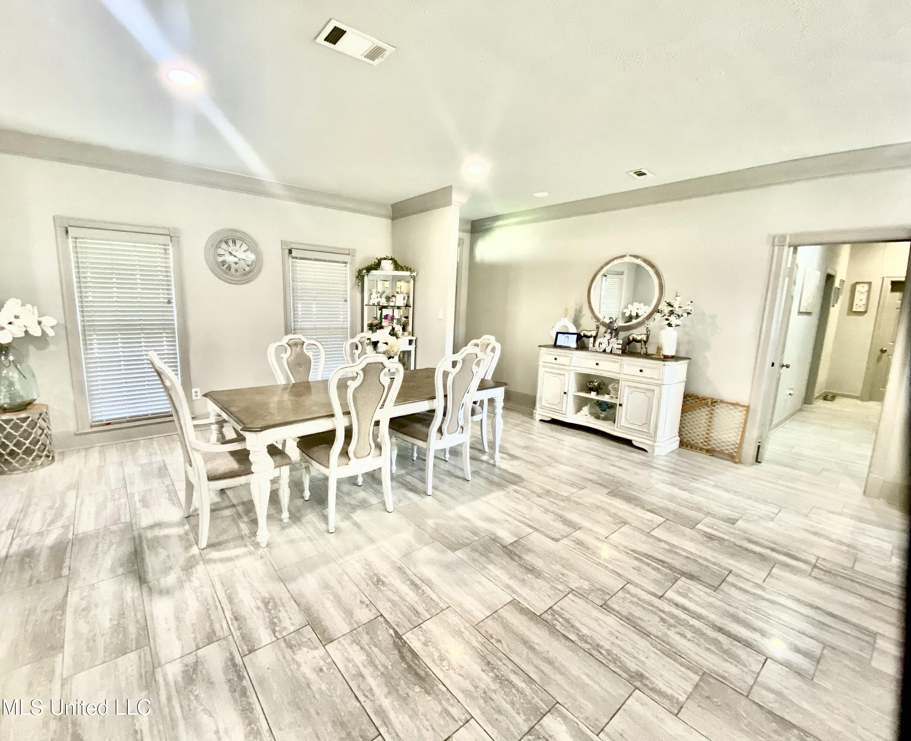 108 Honeysuckle Lane Ridgeland, MS 39157 - Photo 7 of 29 9A06649D-ACA9-4D19-A8FD-BF52FDFD4857