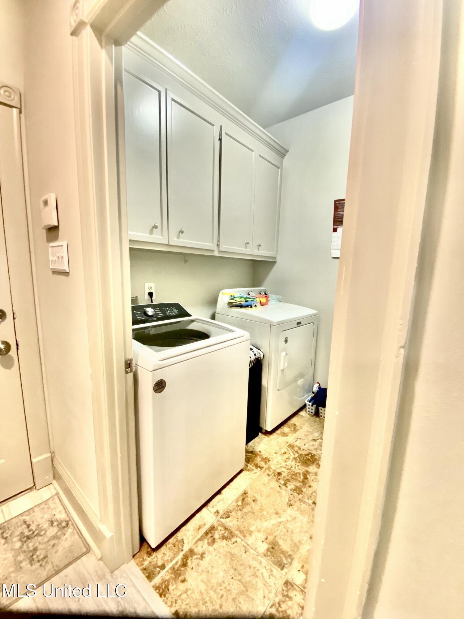 108 Honeysuckle Lane Ridgeland, MS 39157 - Photo 8 of 29 022EEC67-B17F-4F1F-B36D-D012640AAB9D