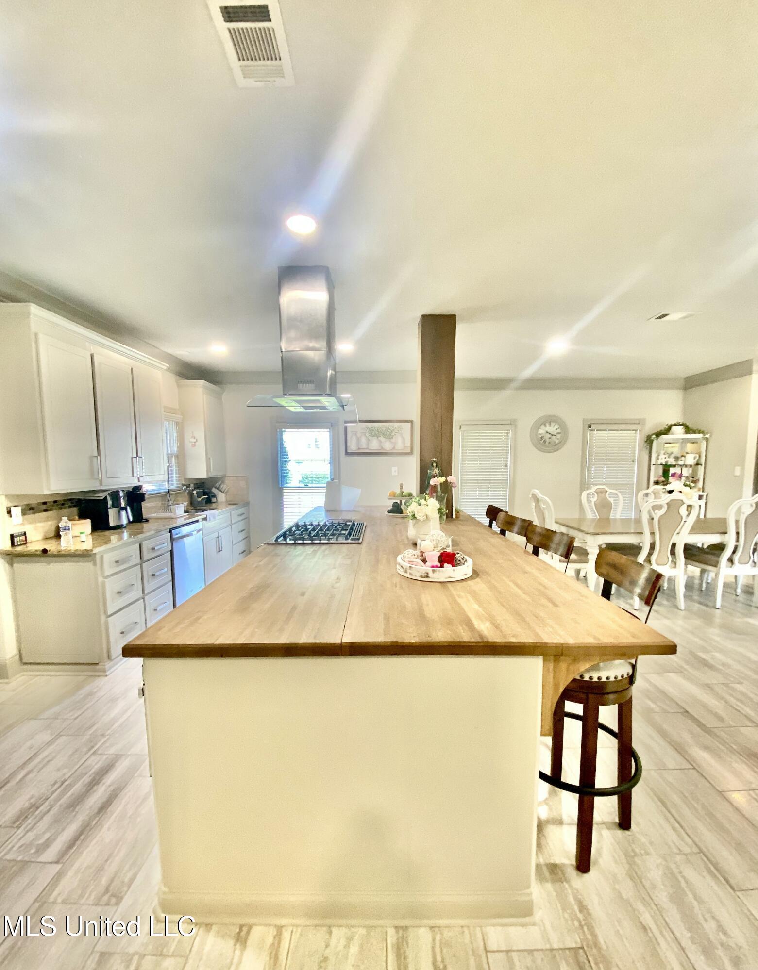 108 Honeysuckle Lane Ridgeland, MS 39157 - Photo 9 of 29 57DB0996-1EF2-49A4-9CCC-F0C4C30C707E