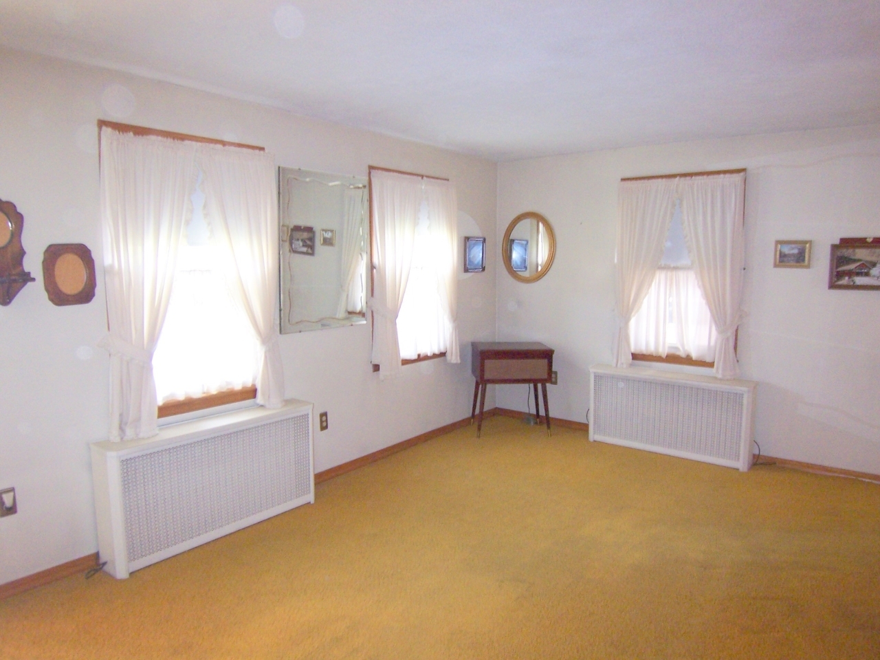 34 Westview Road Lanesborough, MA 01237 - Photo 2 of 18 Lanesboro MA Living Room