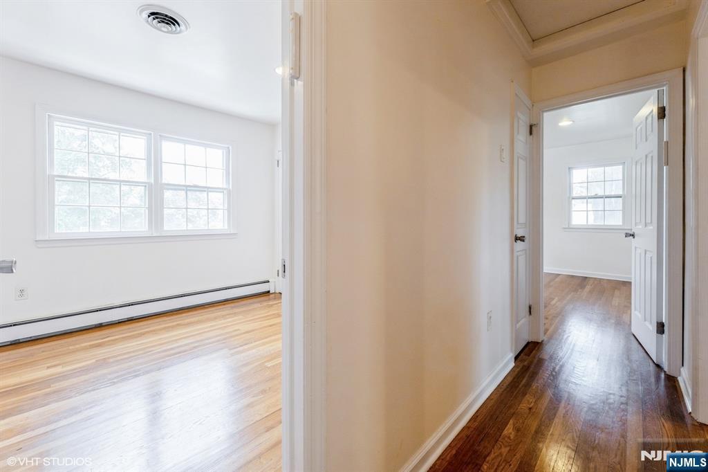 275 Taft Court Paramus, NJ 07652 - Photo 36 of 40