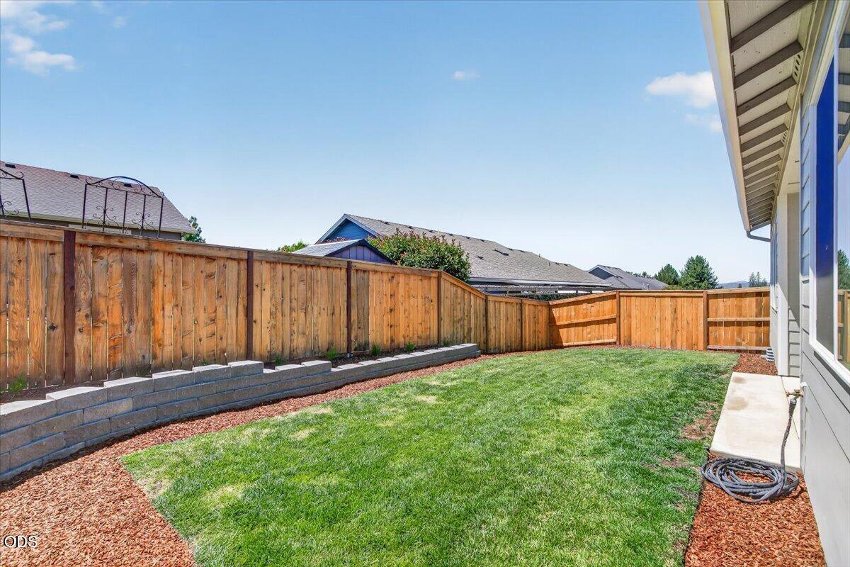 106 Valemont Drive Eagle Point, OR 97524 - Photo 25 of 29