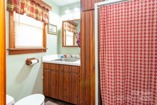 $549,900 | 26 Fred Smith Road, Tuckasegee, NC 28783