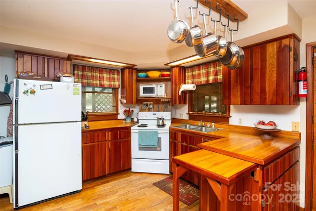 $549,900 | 26 Fred Smith Road, Tuckasegee, NC 28783