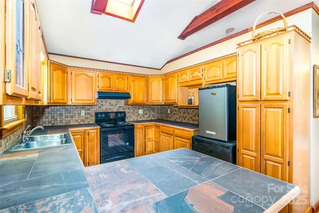 $549,900 | 26 Fred Smith Road, Tuckasegee, NC 28783