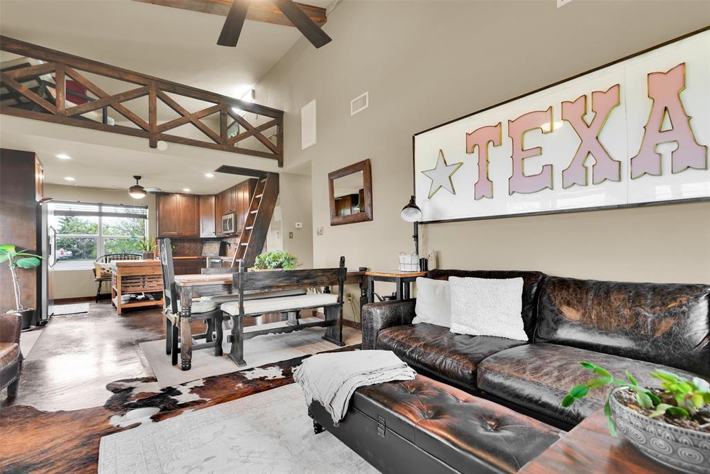 8665 Cr-669 Blue Ridge Blue Ridge, TX 75424 - Photo 14 of 39 a living room with furniture and a couch
