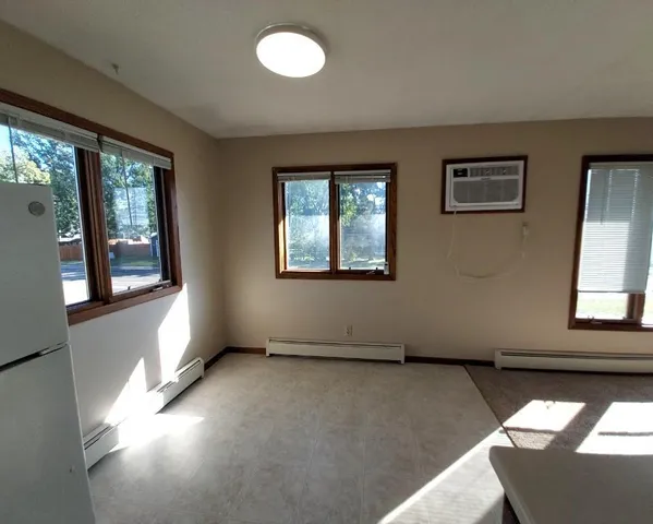 $1,200 | 631 13th Street South, Hudson, WI 54016