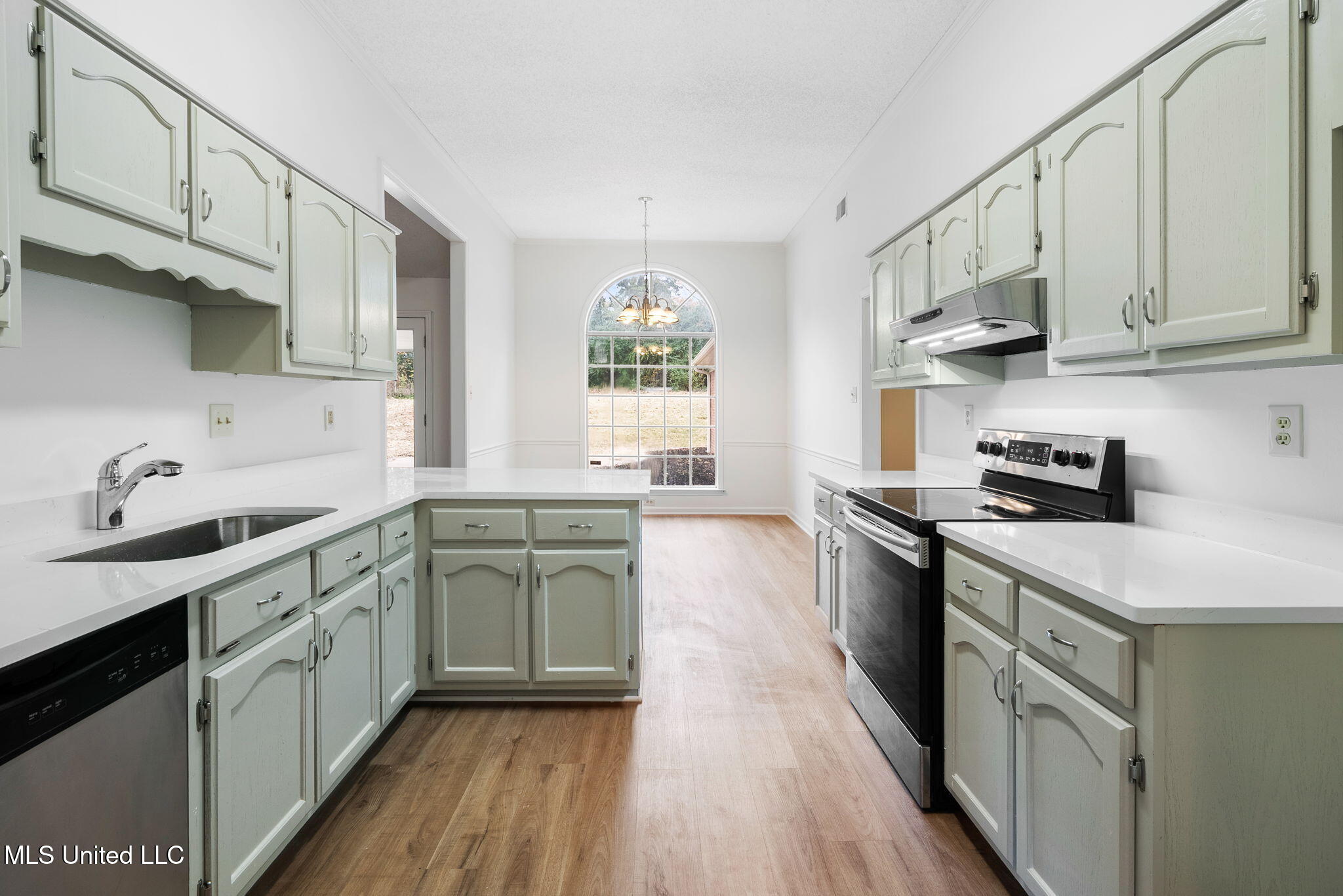 33 Foxwood Circle East, Unit W Hernando, MS 38632 - Photo 13 of 40 Kitchen