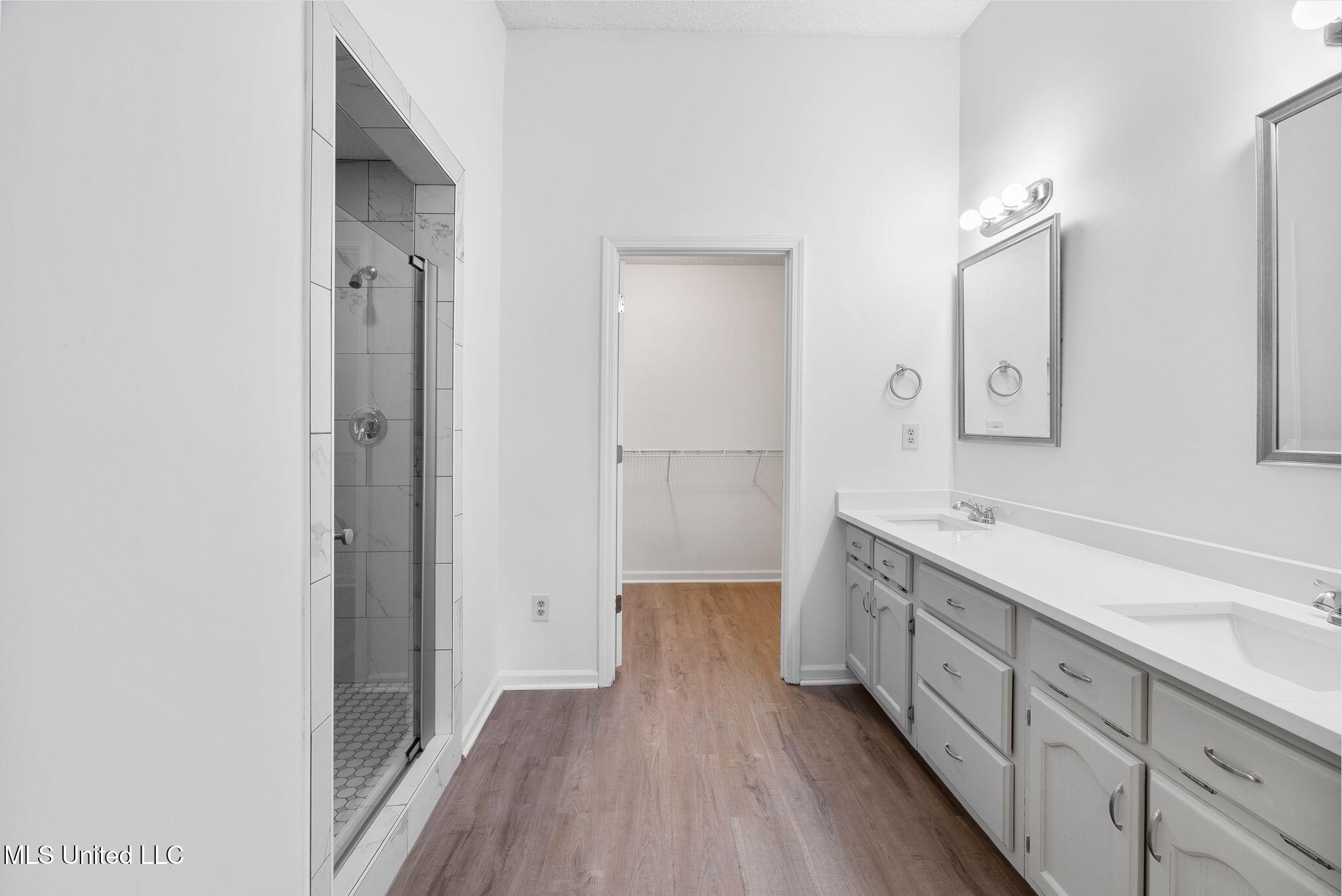 33 Foxwood Circle East, Unit W Hernando, MS 38632 - Photo 20 of 40 Primary bathroom