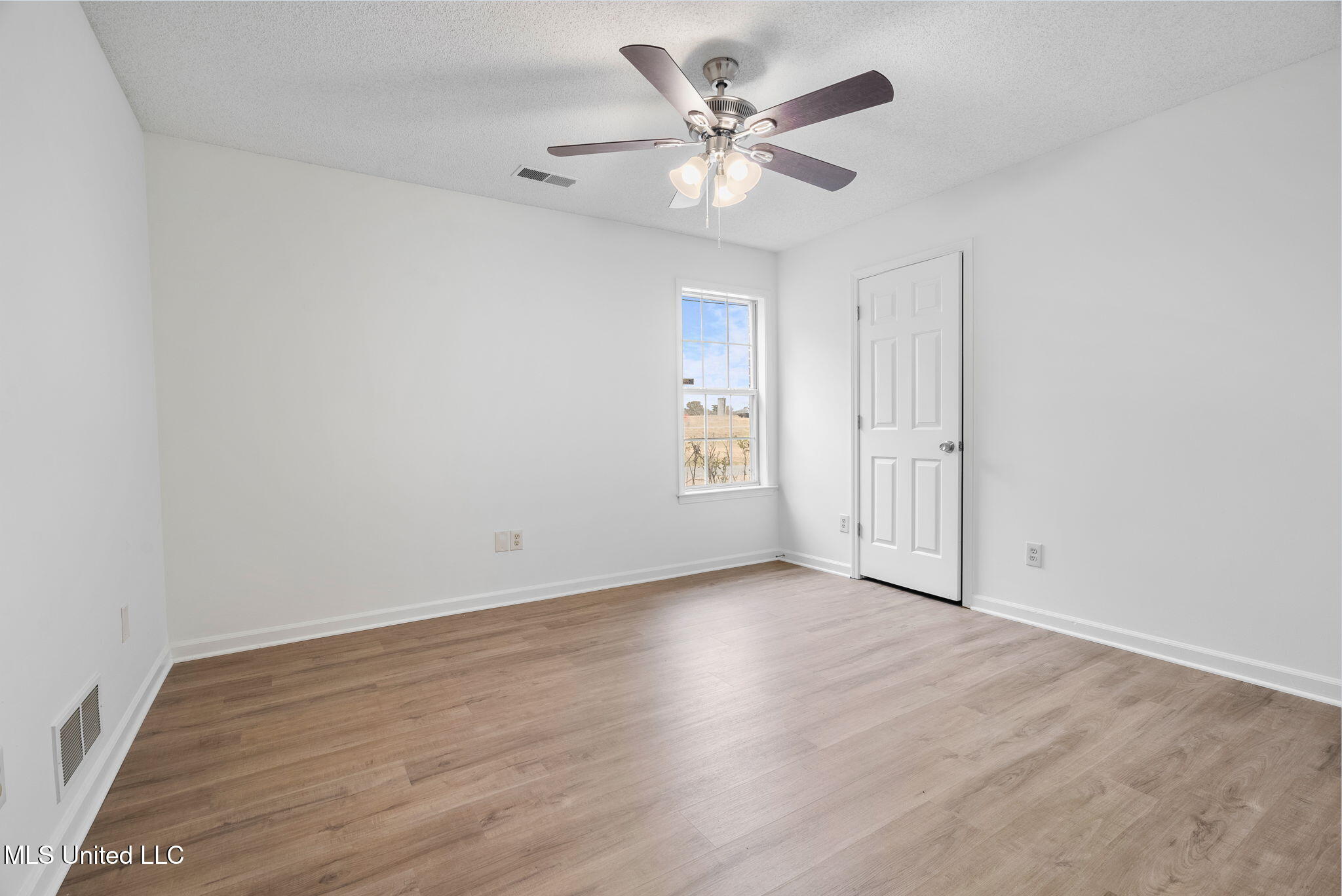 33 Foxwood Circle East, Unit W Hernando, MS 38632 - Photo 21 of 40 Bedroom 2