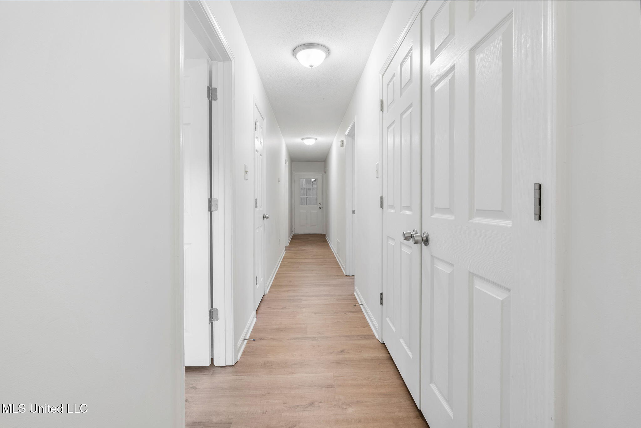 33 Foxwood Circle East, Unit W Hernando, MS 38632 - Photo 28 of 40 Hallway with lots of closets